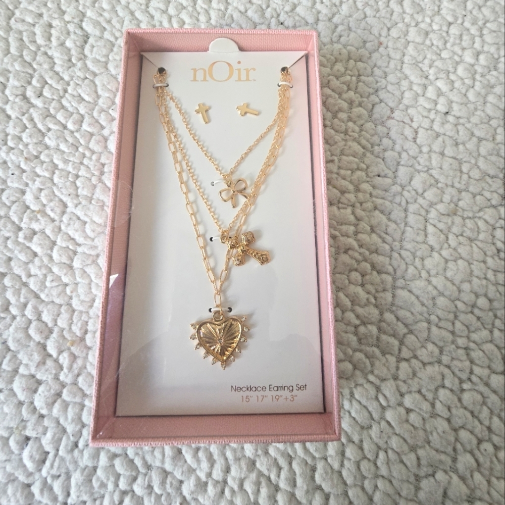 ☆ NOir Gold Layered Necklace Set